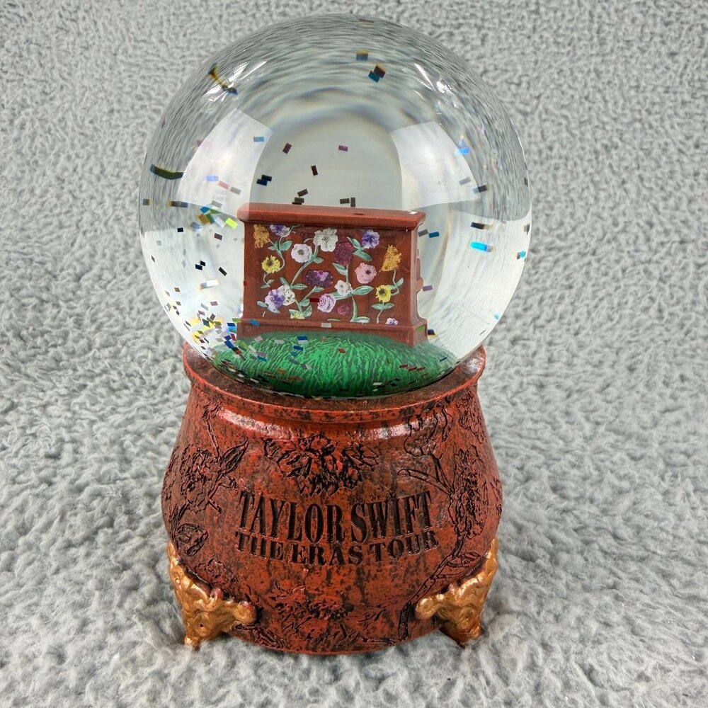Taylor Swift The‎ Eras Tour Acoustic Piano Snow Globe New